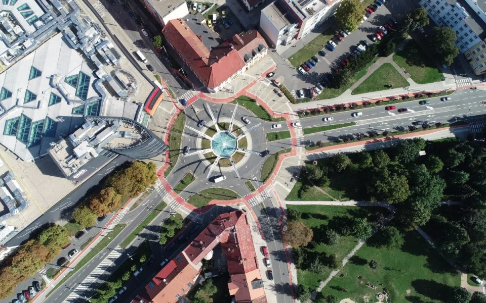 Festival Den architektury míří do Hradce. Nabídne procházky i živá setkání