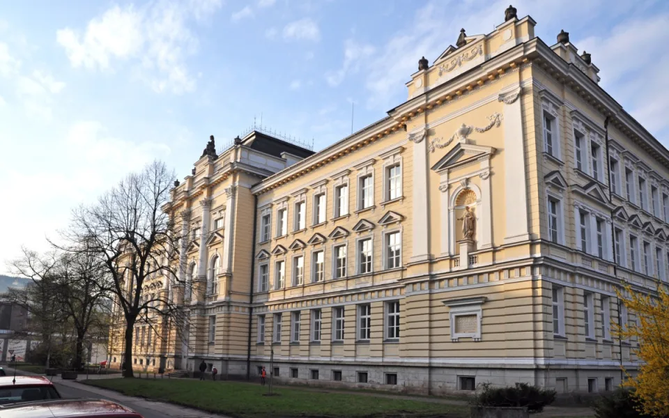 Jiráskův gympl v Náchodě dostane nový kabát. Čeká ho velká rekonstrukce