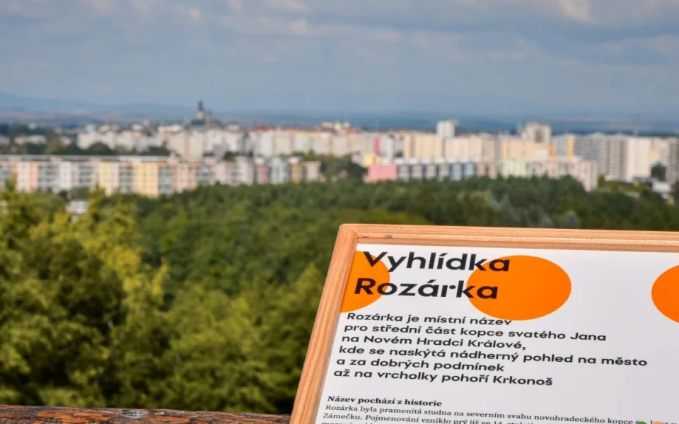 Vyhlídka Rozárka má nový kabát. Technické služby dokončily další projekt z participativního rozpočtu