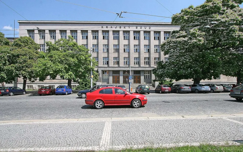 Obžalovaný z vraždy a zohavení prostitutky v Hradci Králové se doznal