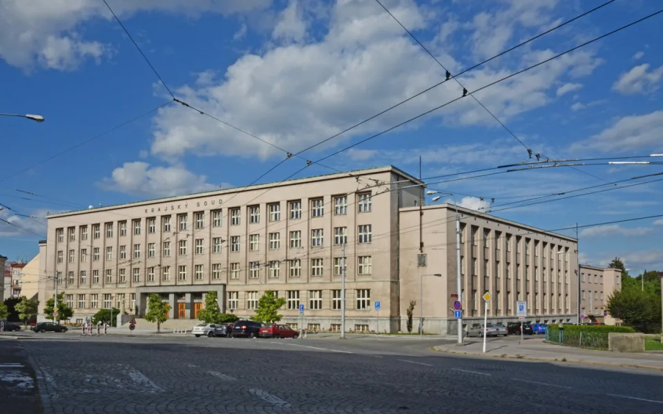 Soud uložil ženě z Rychnovska za dvojnásobnou vraždu novorozeňat 20 let vězení