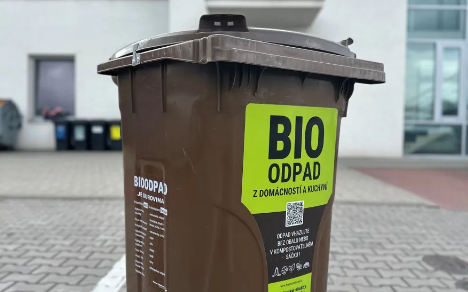 Nádoba na kuchyňský bioodpad -ze strany(foto Hradecké služby)