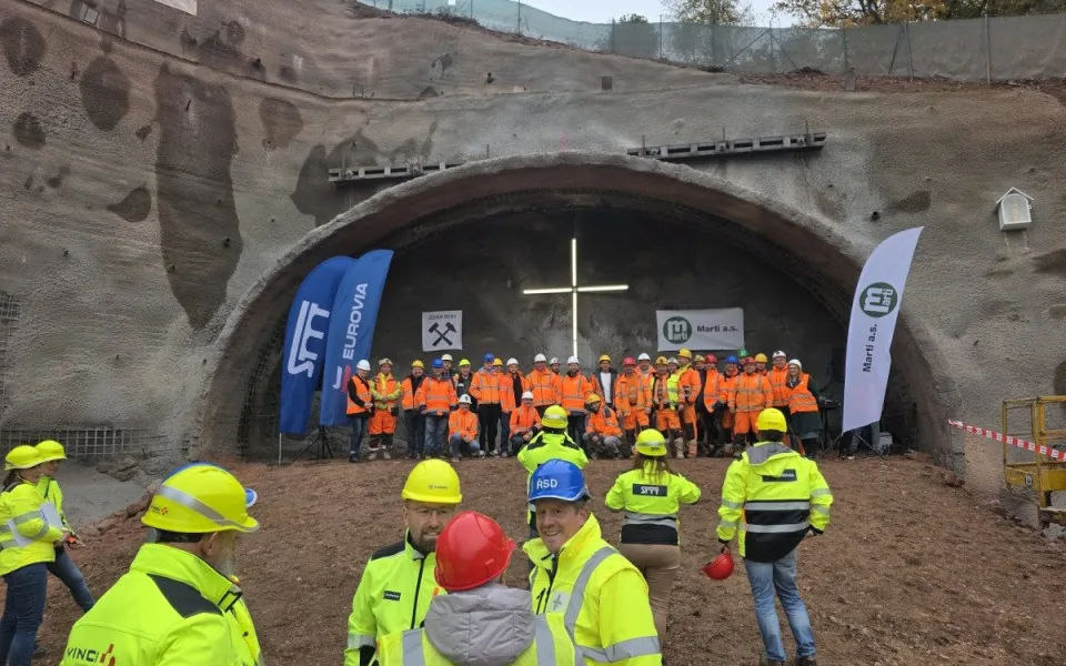 Stavbaři na obchvatu Náchoda začali razit tunel Dolní Radechová