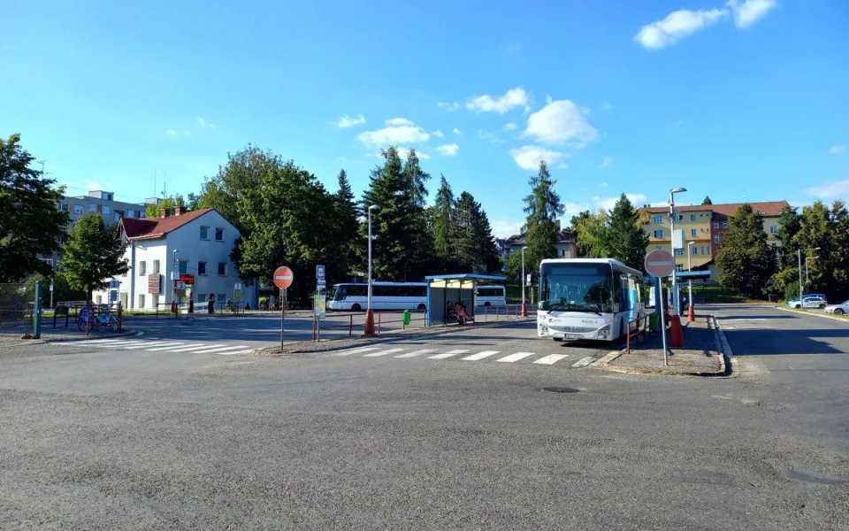 Dvůr Králové vybral firmu, která postaví nový autobusový terminál