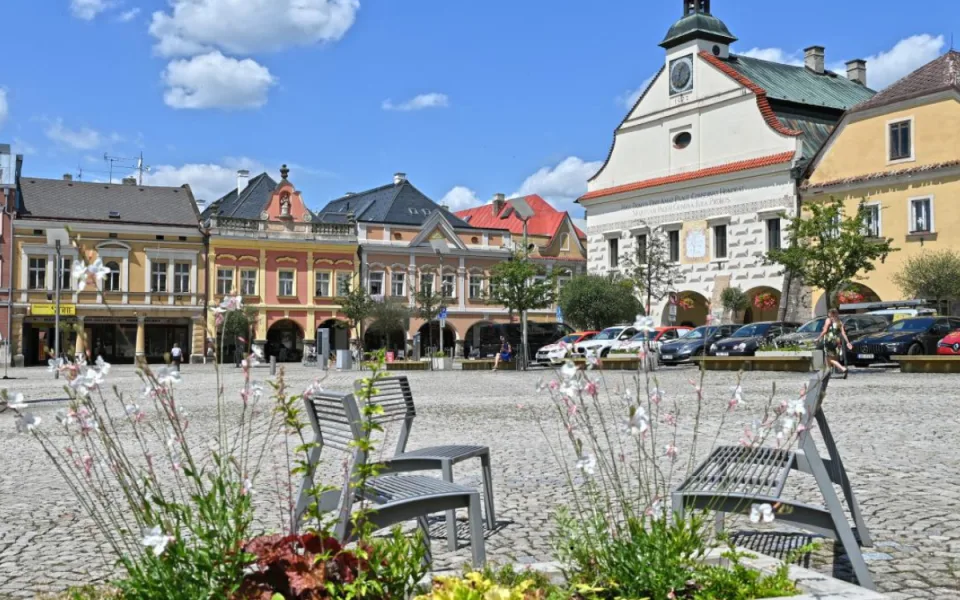 Zdravé město Dvůr Králové nad Labem vybírá nové logo. Hlasovat můžete do listopadu
