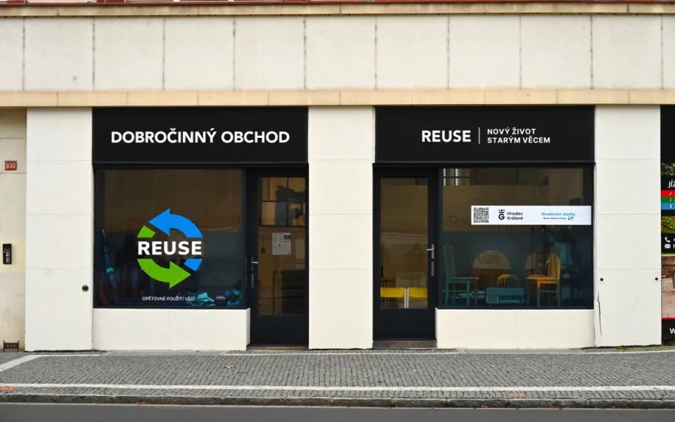 Hradec Králové otevřel první re-use obchod zaměřený na textil
