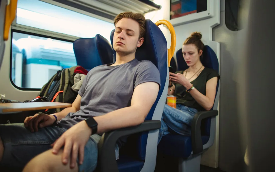 Výluka mezi Jaroměří a Hradcem Králové: od 4. do 6. listopadu nahradí vlaky autobusy