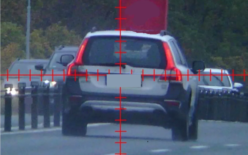 Na čtyřproudu u Jičína uháněl 160km/h. Na místě přišel o řidičák