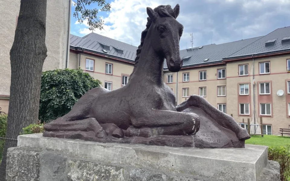 Trutnov obnoví oblíbené sochy hříbat. Pořídí nové a trvanlivější kopie z bronzu