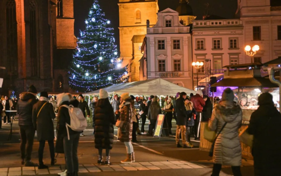 Hradec Králové připravuje vánoční trhy na Velkém náměstí. Začnou na konci listopadu