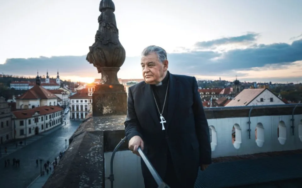 V Hradci Králové se loučí s kardinálem Dukou, rodákem z Hradce, večer bude mše