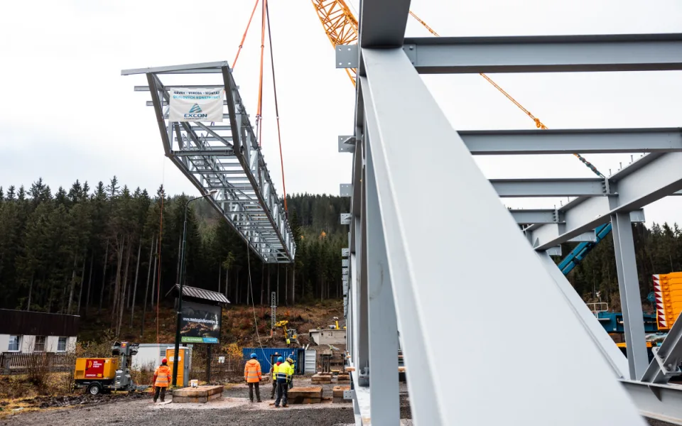 Unikátní mostní konstrukce začala propojovat areály Medvědín a Svatý Petr v Krkonoších
