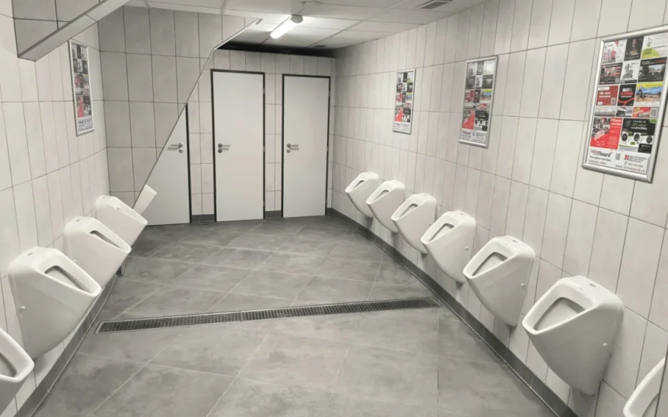 Hradecký zimní stadion pokračuje v modernizaci. Poslední fáze oprav toalet