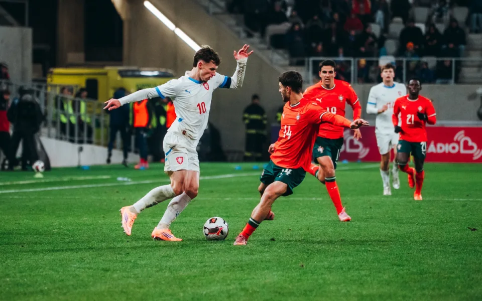 Fotbalová jednadvacítka hrála s favorizovaným Portugalskem v Hradci Králové bez branek
