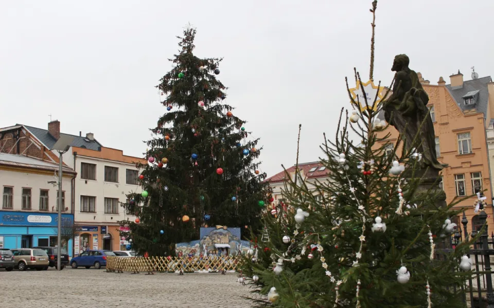 Dvůr Králové rozsvítí vánoční strom už tento pátek