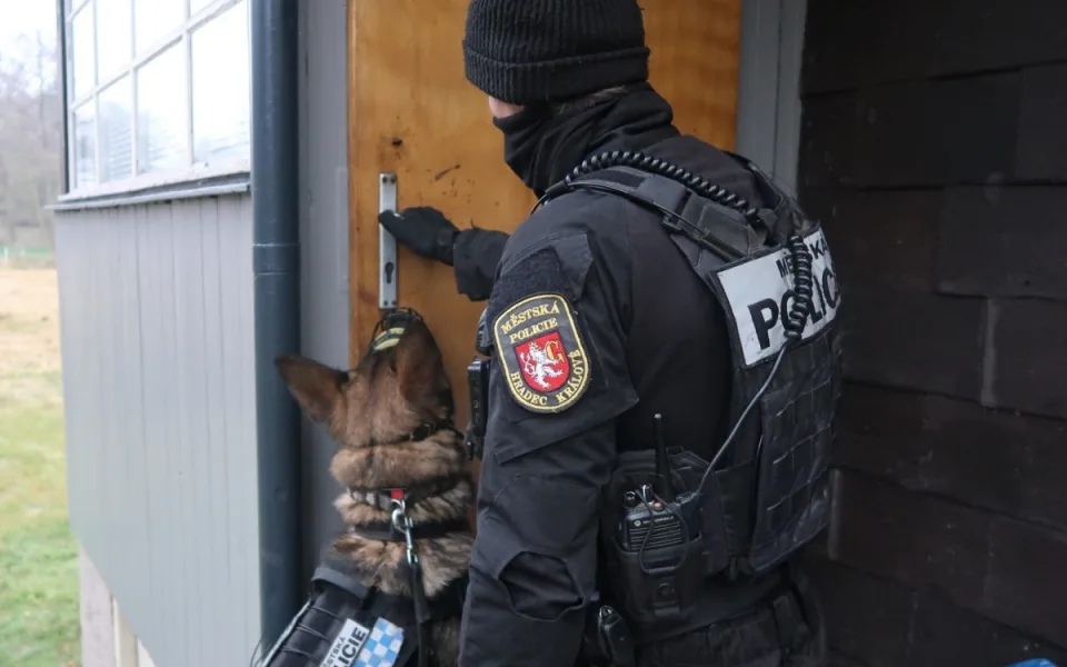 Hradecká městská policie častěji kontroluje zazimované chatky. Varuje před zloději