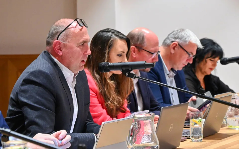 Kraj plánuje přebytkový rozpočet. Peníze použije na splacení úvěru