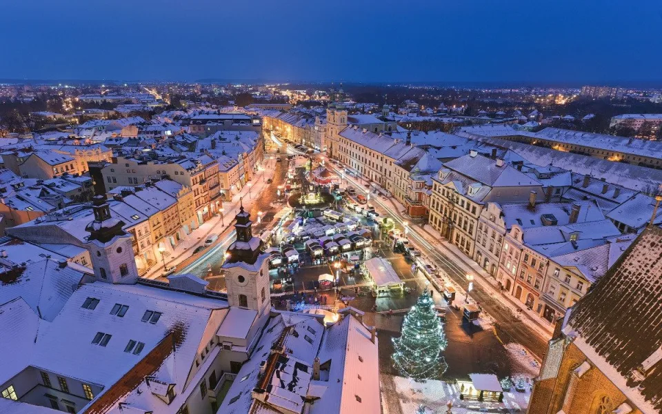 Adventní víkend v Hradci nabídne trhy, Cards Expo, hokej i rozsvícení vánočního stromu