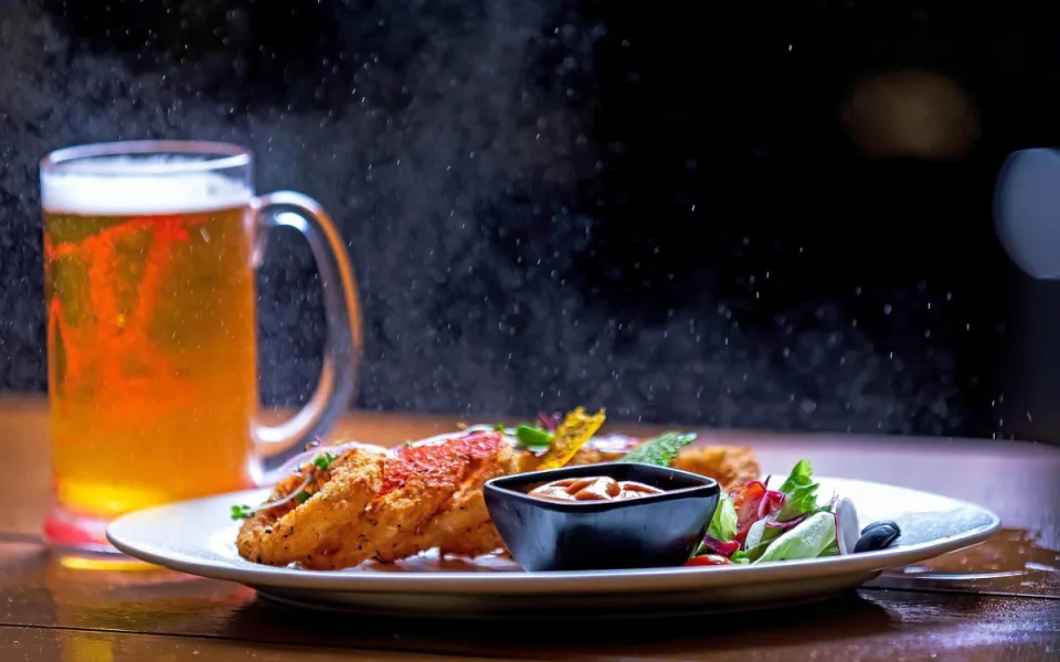 Přestali být Češi národ alkoholiků? Omezili jsme pití, jíme více masa