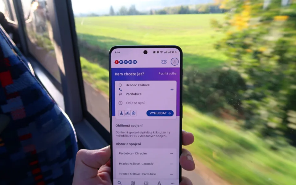 Hradecký kraj spouští aplikaci IREDO pro nákup jízdenek v telefonu