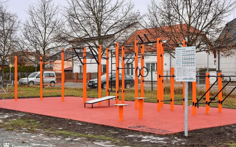 Hradec Králové má další workoutové hřiště. Vyrostlo v Třebši