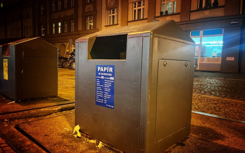 Podzemní kontejnery budou u hradeckého stadionu i zdravotní školy