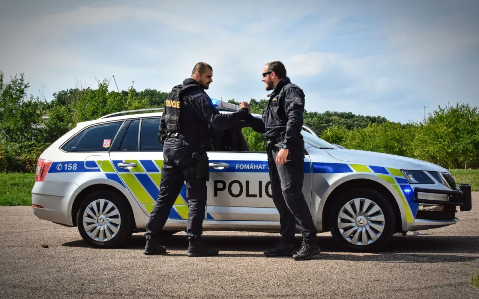 Jak psycholog pomáhá policistům zvládat stres a krize při zásazích?