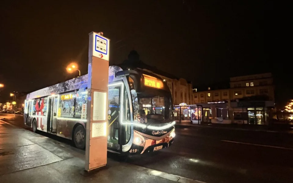 Spoje hradeckého MHD už nebudou na některých zastávkách automaticky stavět