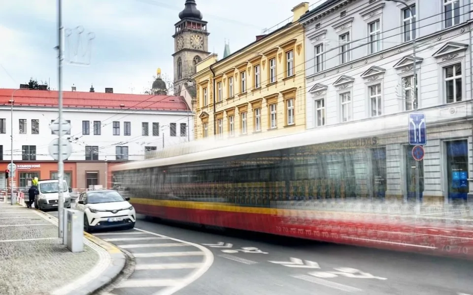 Pravidelný provoz MHD v Hradci na Štědrý den a silvestra skončí v sedm večer