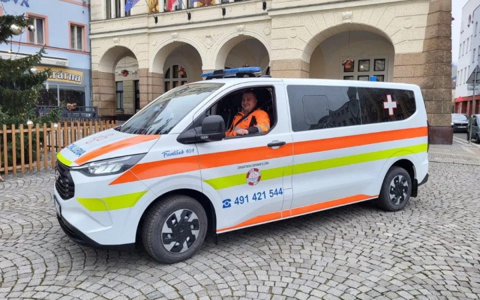 Senior taxi bude brázdit ulice Náchoda i v příštím roce. Radnice si fungování pochvaluje