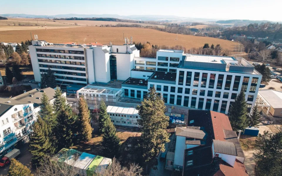 Nový pavilon urgentního příjmu v Rychnově je téměř dokončený. Fungovat začne na jaře