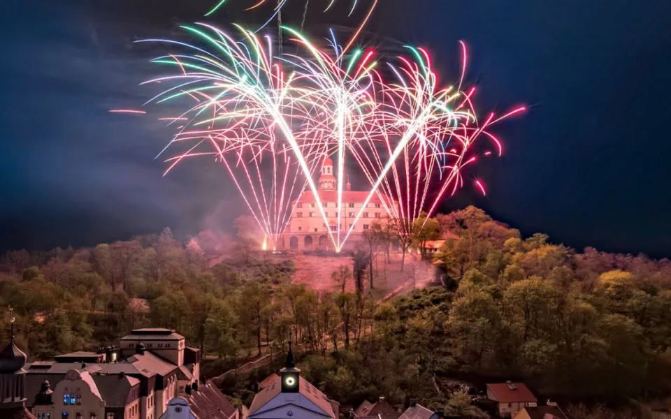 Nový zákon o pyrotechnice měnil silvestrovské programy v kraji. Většinou na poslední chvíli