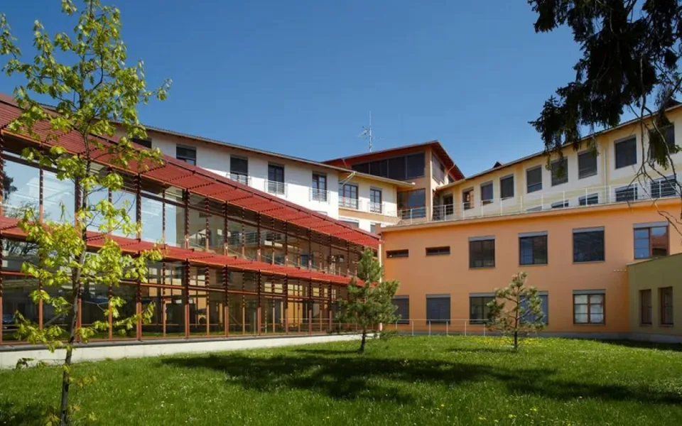 Chřipka odstřihla návštěvy v jičínské a novobydžovské nemocnici