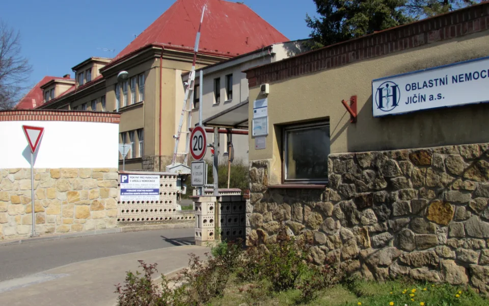 Mladí zdravotníci mohou v Jičíně získat stipendium až osmdesát tisíc pro začátek kariéry