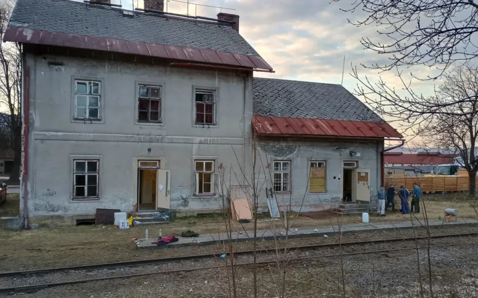 Chátrající nádraží v Žacléři má poslední šanci. Pomoci má veřejná sbírka