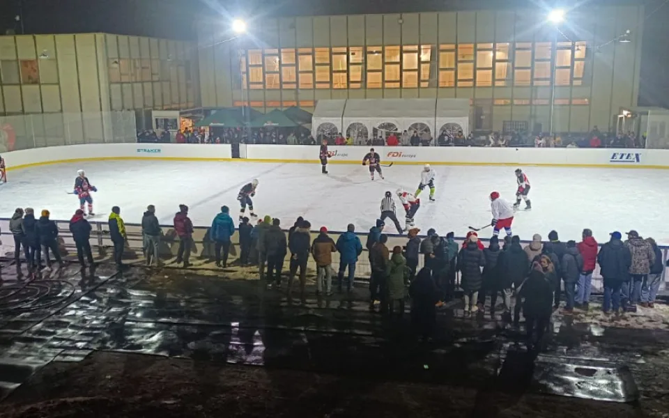Hořická hokejová Hobby liga slaví návrat díky mobilnímu kluzišti