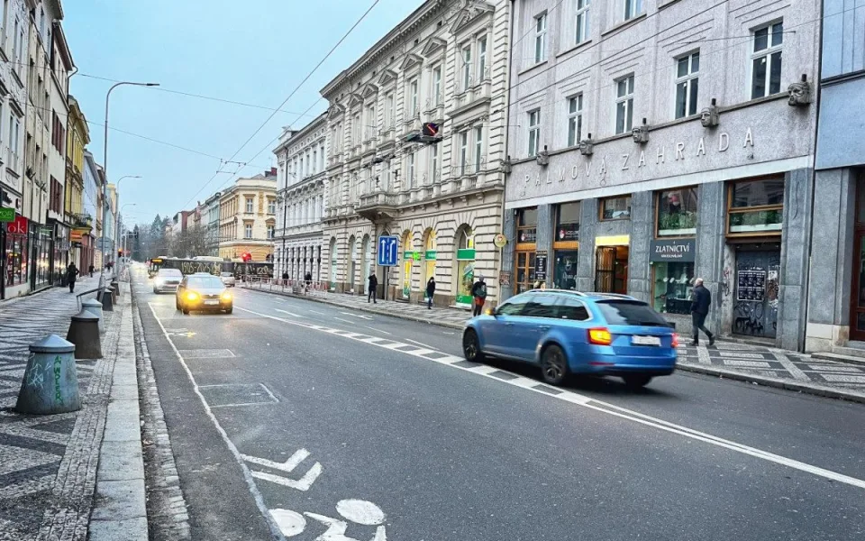 Hradečtí silničáři opraví ulici Československé armády a dokončí ulici Bratří Štefanů