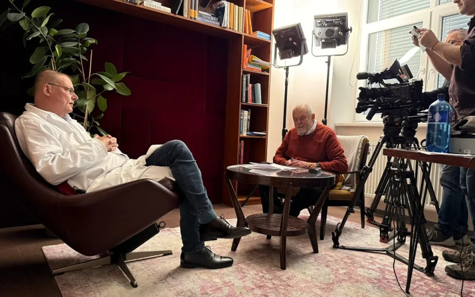 Jak vypadá život špičkových lékařů? Česká televize natáčela v hradecké nemocnici