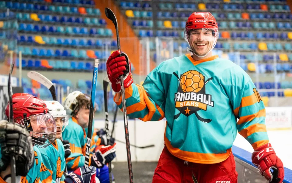 V Hradci se zase potká hokej s charitou, je tady 8. ročník Retro Hockey Cup