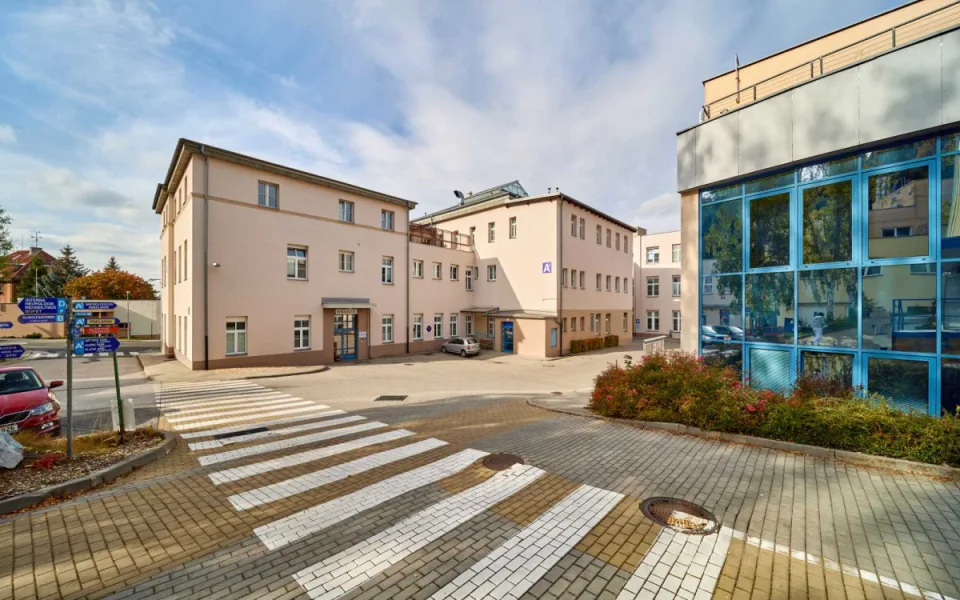 Většina operací v krajském holdingu proběhne do dvou měsíců, na kloubní náhrady se čeká déle