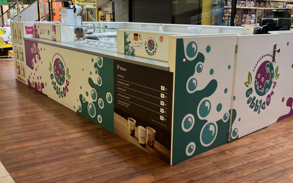 Lidé plivou z eskalátorů na stánek s bubble tea. Provoz řešil i šváby, teď už funguje