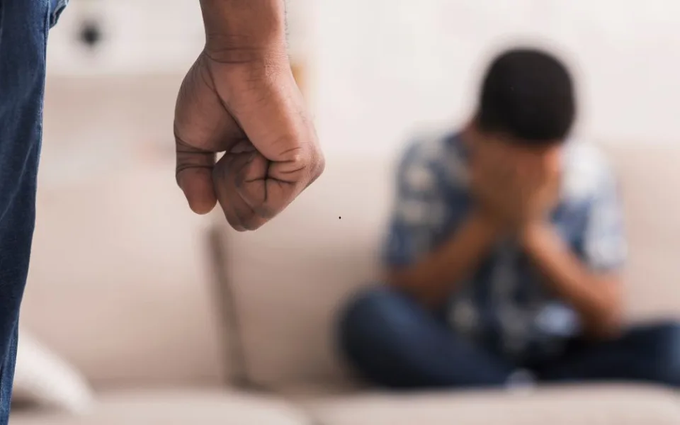 Novela občanského zákoníku poprvé výslovně stanovuje, že násilí – fyzické ani psychické – do rodičovství nepatří. 