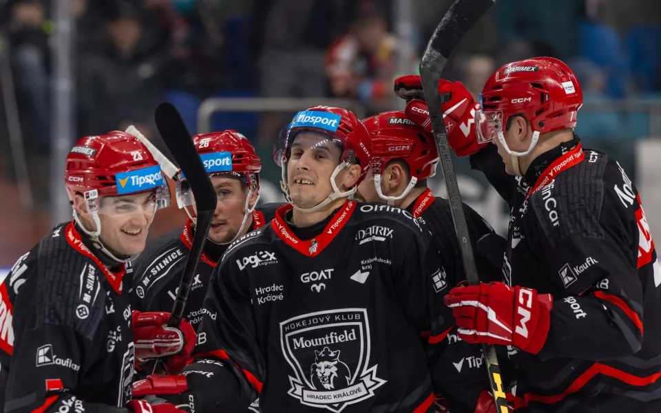 Hokejisté Hradce Králové v souboji o přímý postup do čtvrtfinále porazili Spartu