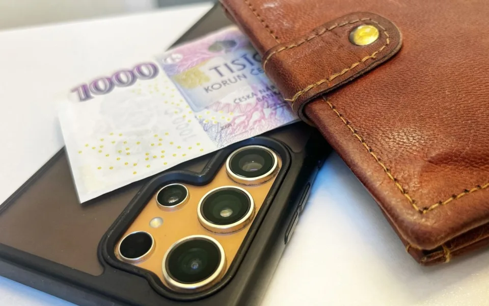 Falešní policisté a bankéři si nedají pokoj, Východočeši přišli poslední dobou o statisíce