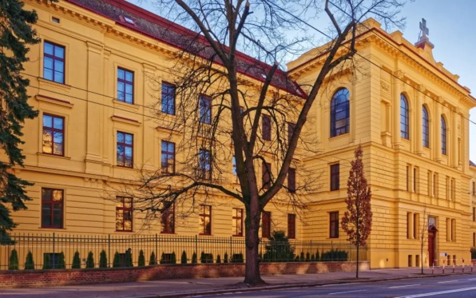 Hradecký kraj schválil investici 340 milionů do rozšíření LDN. Populace stárne