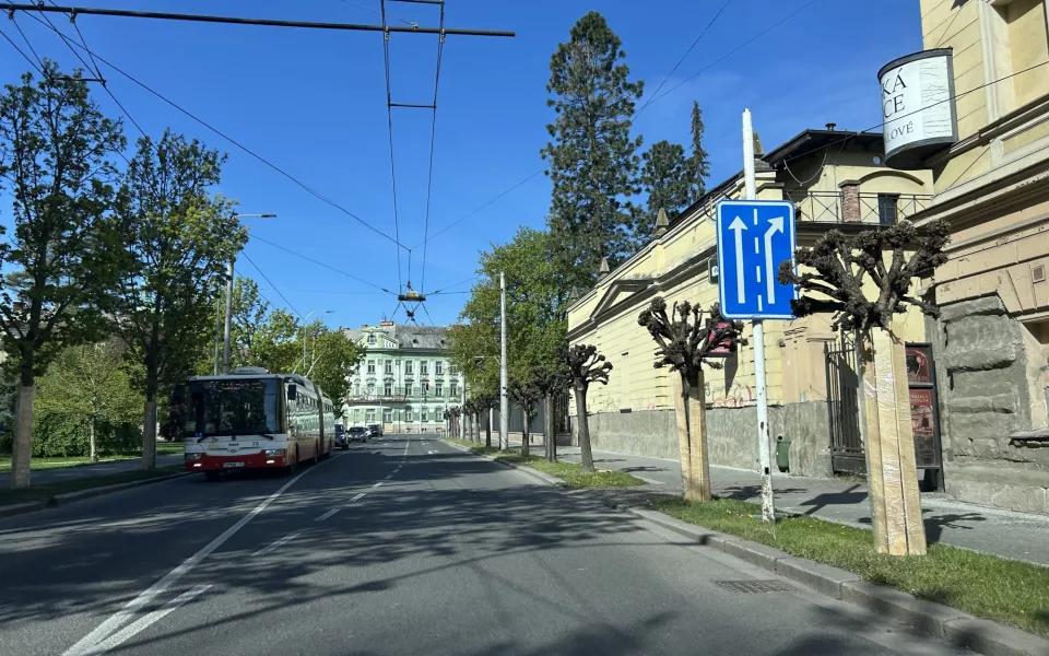 Už od zítřka se uzavře frekventovaná ulice Československé armády u Gayerových kasáren.
