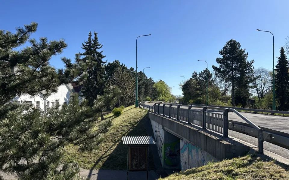 Oprava mostu v Jaroměři se opět protahuje. Hotovo má být nejdříve v červnu