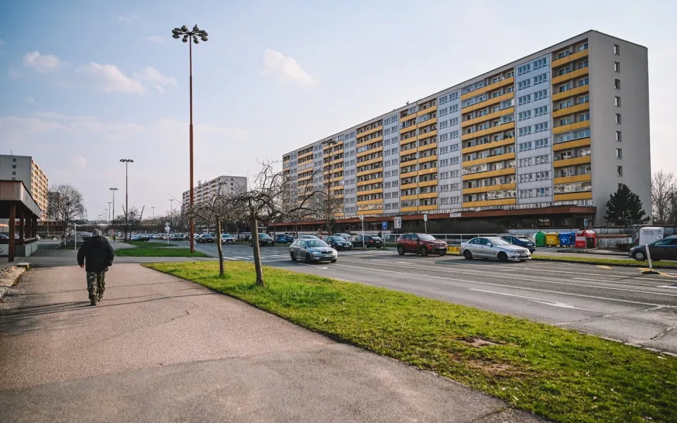 Rekonstrukce Benešovy třídy v Hradci se opět posunula.