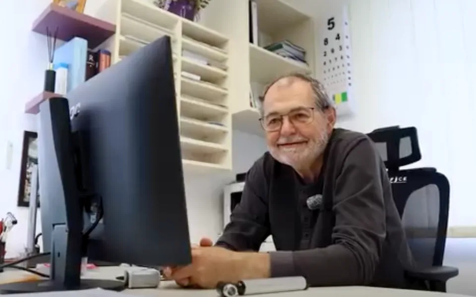 Jan Hartman působí jako praktický lékař ve Rtyni v Podkrkonoší.
