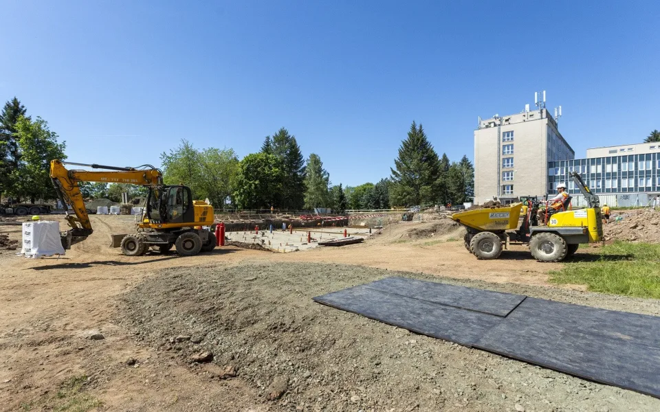 FOTO: Ve vrchlabské nemocnici staví nový pavilon za více než půl miliardy. Foto: Penta Hospitals CZ